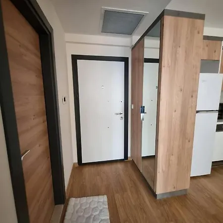 Comfy Close To Airport Апартаменты *