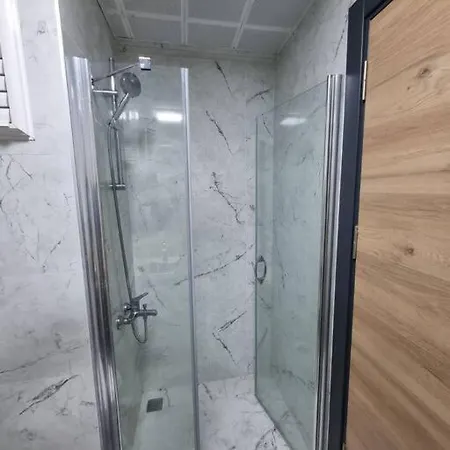 Comfy Close To Airport Апартаменты *