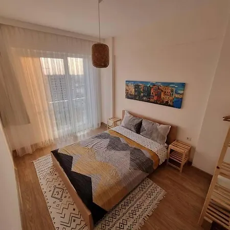 Comfy Close To Airport Апартаменты