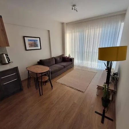 Апартаменты Comfy Close To Airport *