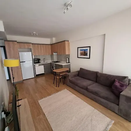 Comfy Close To Airport Апартаменты *